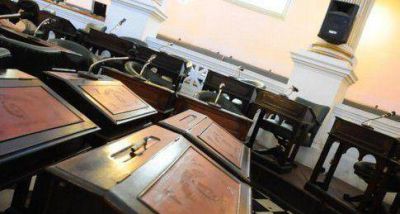 Duro cruce por la municipalizaci�n de San Isidro entre los diputados L�pez y L�pez