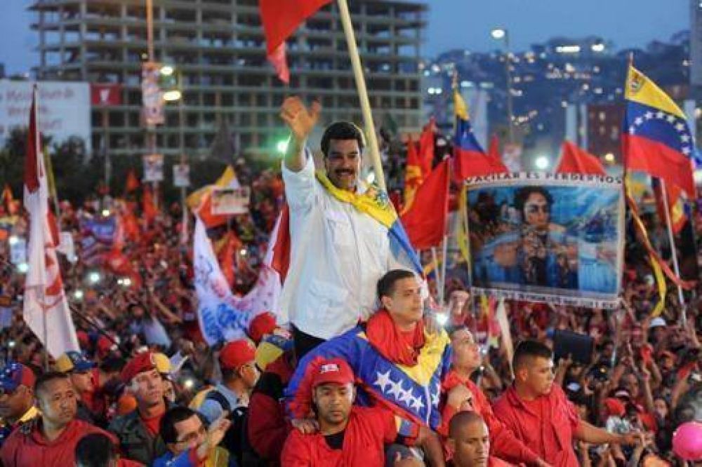 Maduro y Capriles cerraron sus campaas presidenciales en Caracas