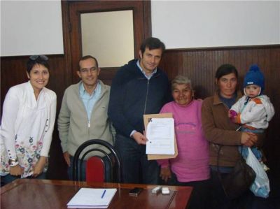 Recibi� la jubilaci�n y visit� la municipalidad