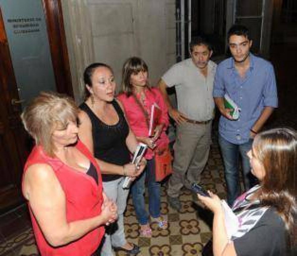 "Nos dicen que hay 80 polic�as, pero en la calle no vemos a nadie"