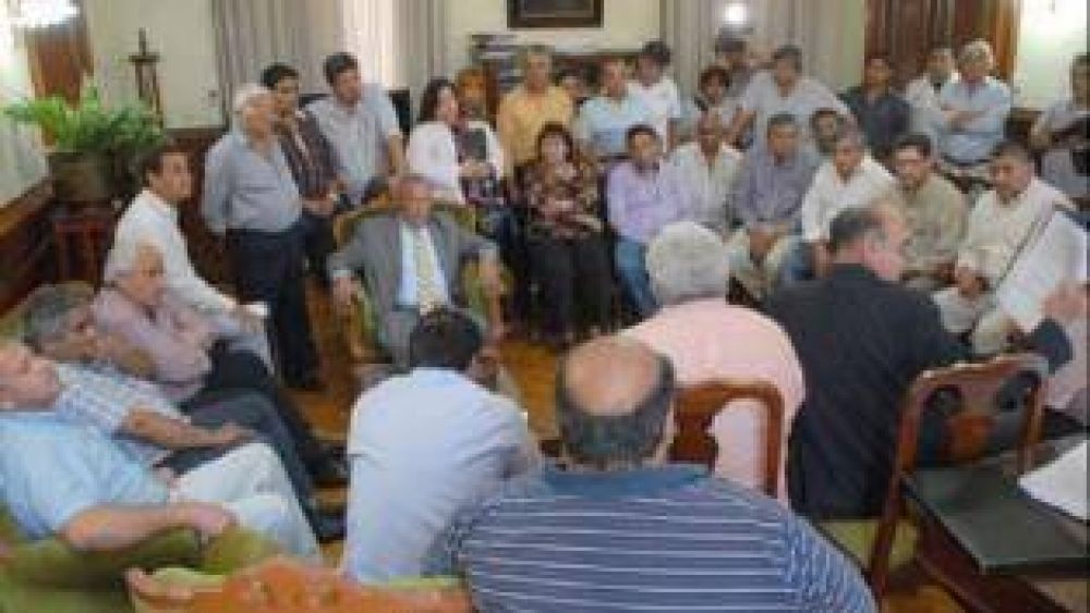 El gobierno provincial logr� cerrar la paritaria salarial con todos los gremios