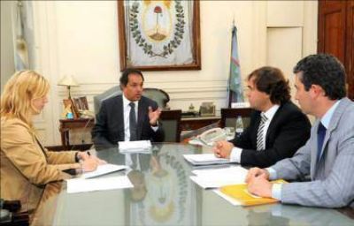 El Gobernador firm� decreto que puso en marcha cronograma electoral