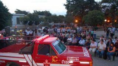 El vicegobernador de la provincia entreg� camioneta para los bomberos de Valle Viejo