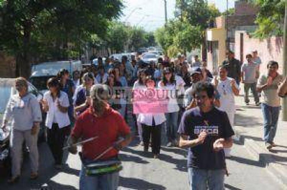 Educaci�n y Salud refuerzan el reclamo y van por 72 horas de paro