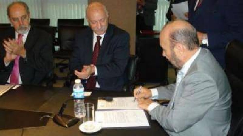 Formosa recibe 7 millones de pesos para la edici�n 2013 de FRUTAR