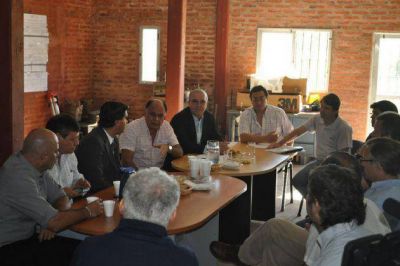 Capitanich pidi� iniciar la pavimentaci�n de la calzada espejo en la autov�a hasta Makall�