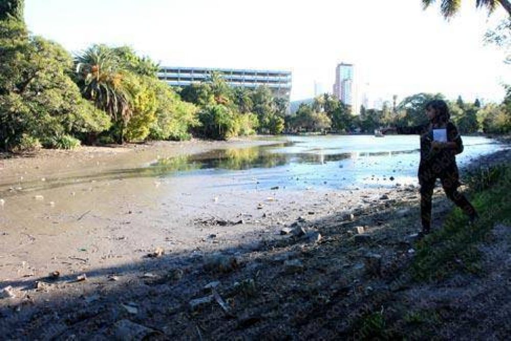Ins�lito: el lago del Bosque, vac�o