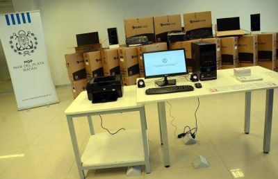 Sistema de Salud Municipal: importante compra de material inform�tico