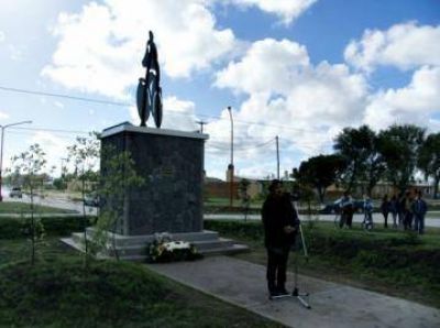 Inauguraron el monumento que recuerda al padre Broilo