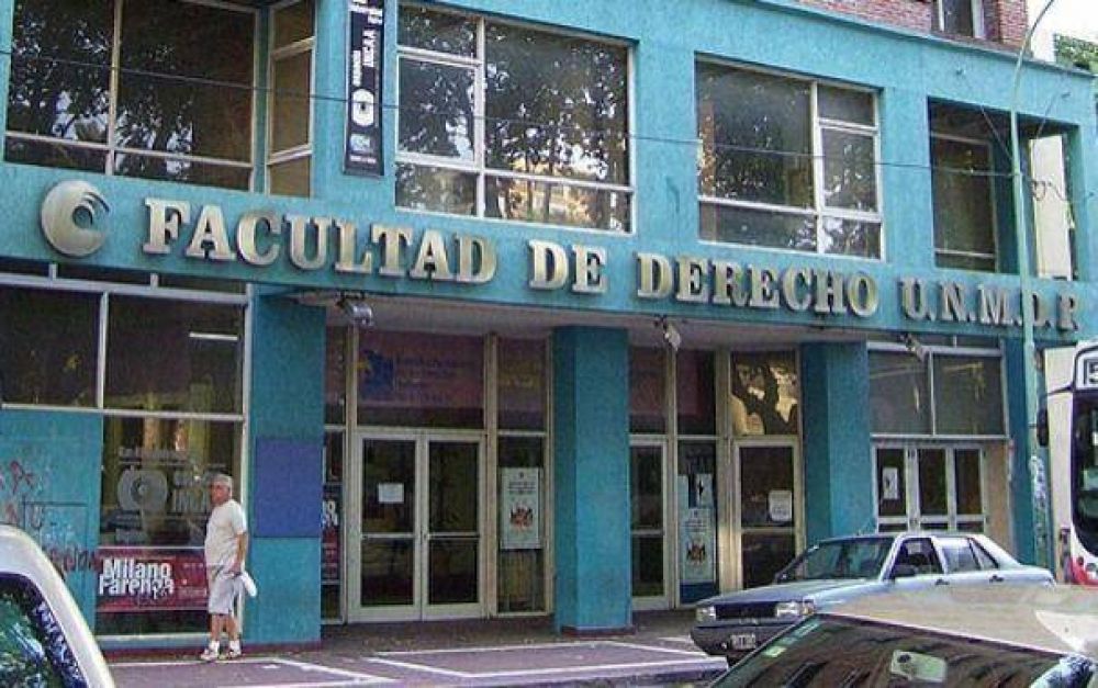 Estudiantes de Derecho piden no pagar estacionamiento medido