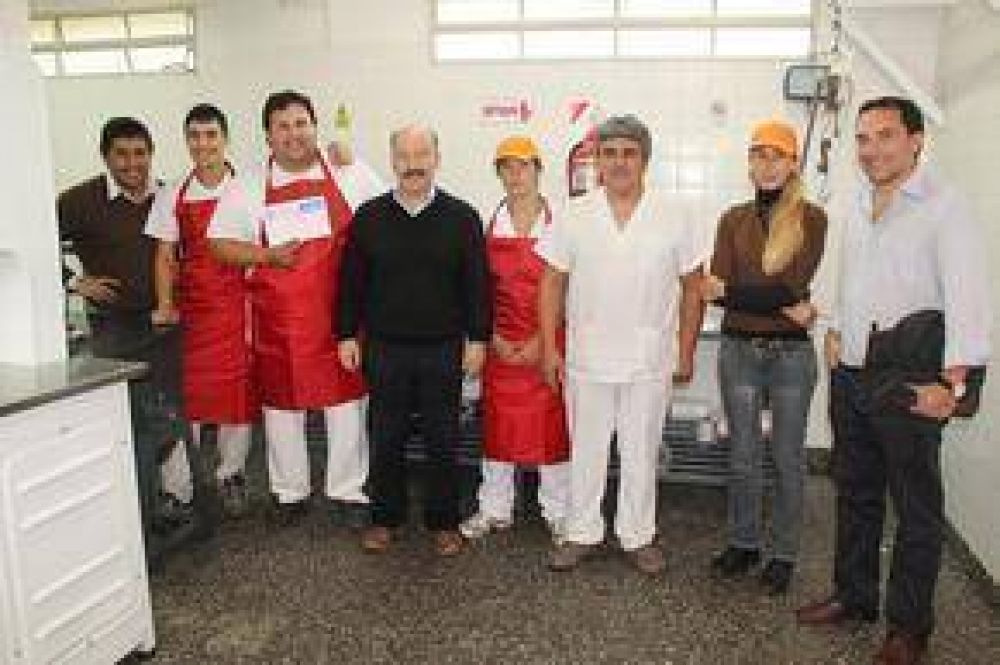 Inza recorri� el lugar donde funcionar� una f�brica de chacinados