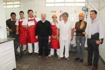 Inza recorri� el lugar donde funcionar� una f�brica de chacinados