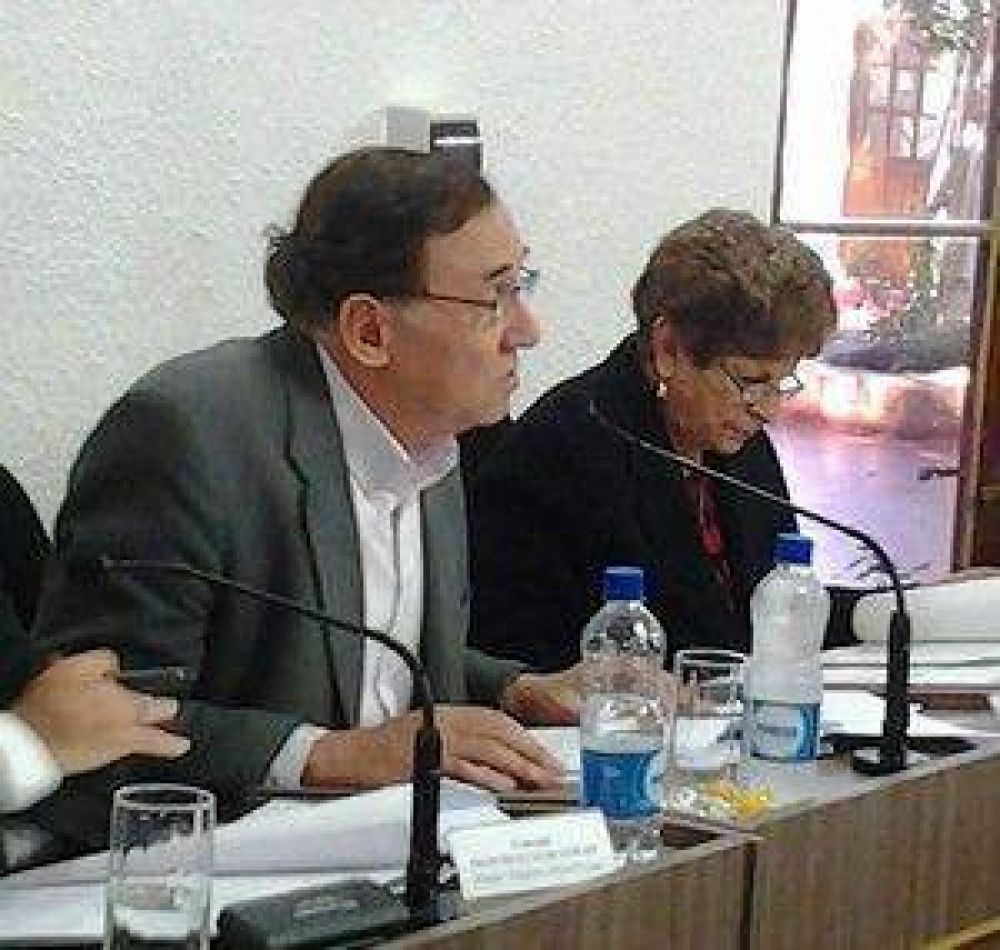 Concejales aprobaron apercibimiento a Men�ndez por el esc�ndalo del caf�	