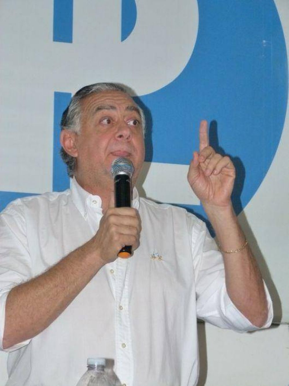 Josefina habl� de un accionar delictivo de 2 diputados celestes y "Perucho" de una maniobra K