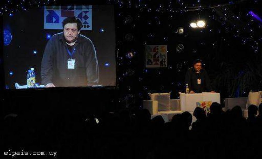 Hern�n Casciari diserta en un encuentro de publicistas y creativos en Punta del Este