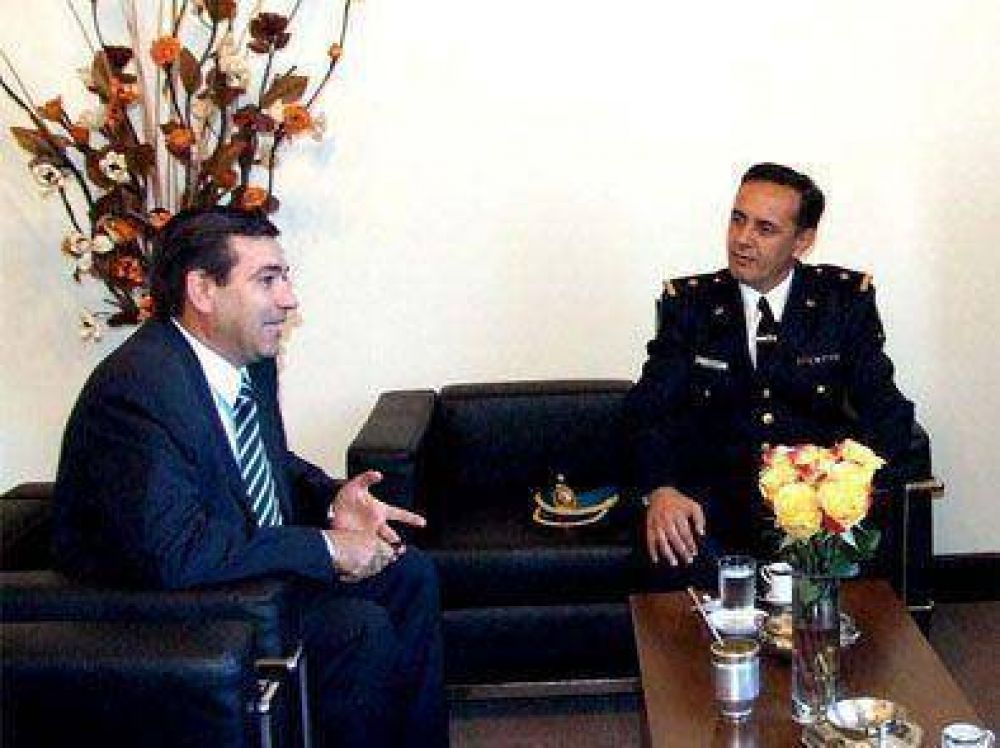 Berruezo recibi� a autoridad policial