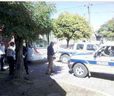 Aprehendieron a un sujeto armado en un colectivo  