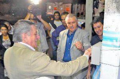 El intendente Infante habilit� la obra de reconstrucci�n lum�nica en el sector sur de la capital