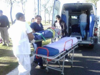 Motociclista atropell� un perro, se cay� y sufri� heridas