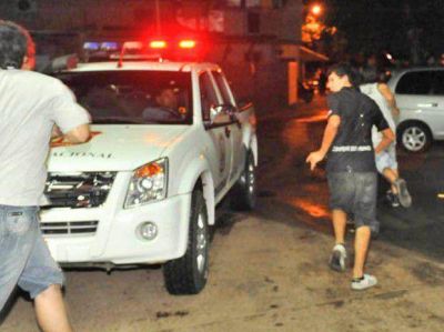Un hincha rojinegro est� internado en Paraguay por un piedrazo en la cabeza