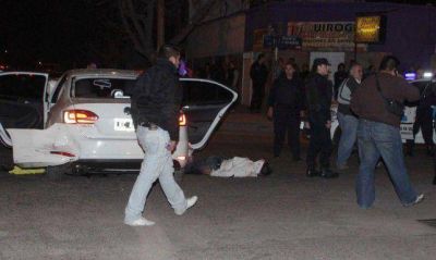 No encontraron armas en el auto en el que viajaban los hombres que supuestamente se tirotearon con la Polic�a