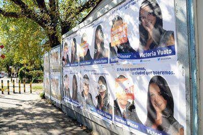 La guerra de los afiches se desat� en las paredes de Mar del Plata