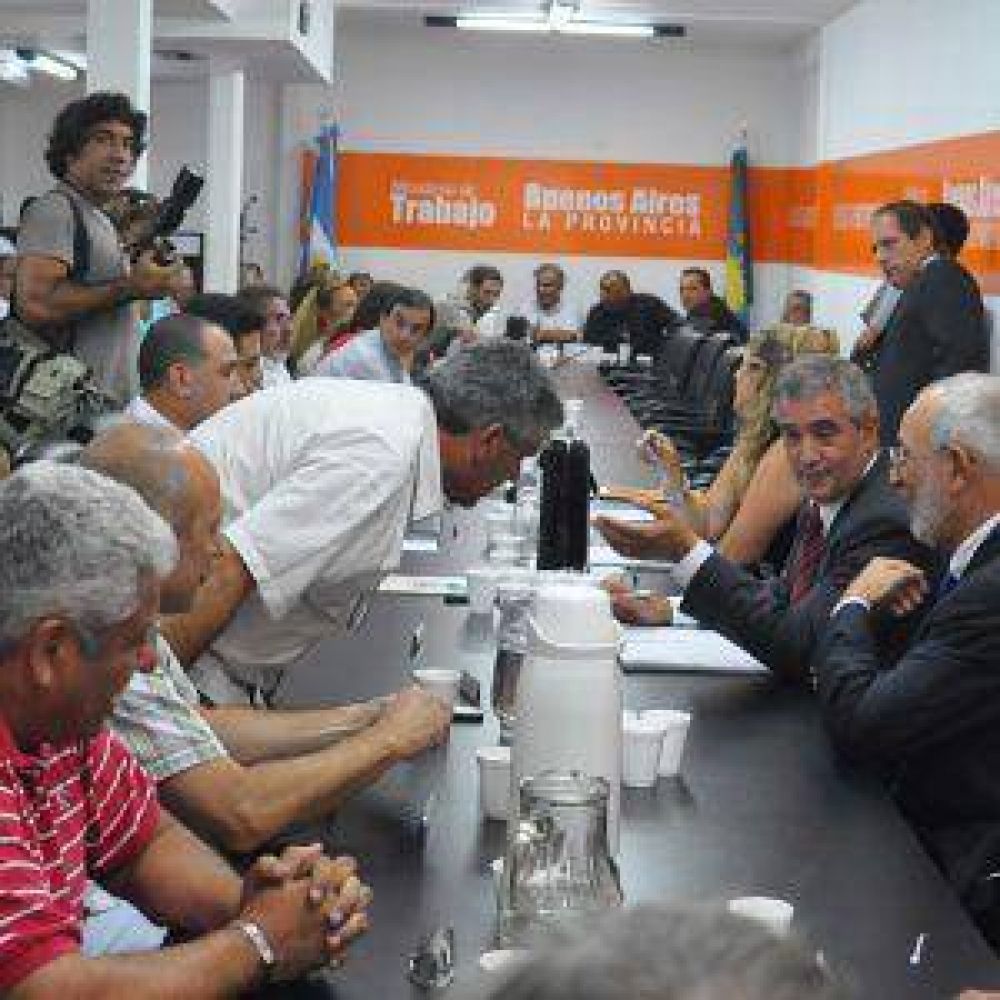 Docentes, con trabas para cobrar salarios