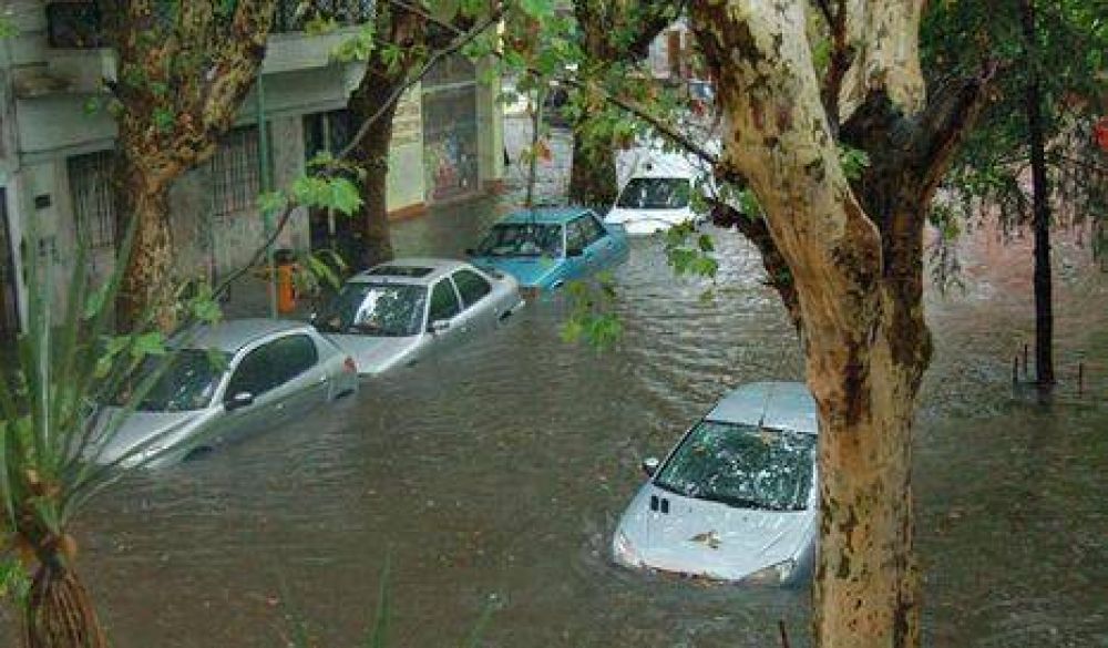Proponen exceptuar de multas a los autos inundados