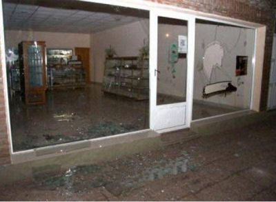 Tres Arroyos: pag� 80 mil pesos para que no lo molesten y le destruyeron el local