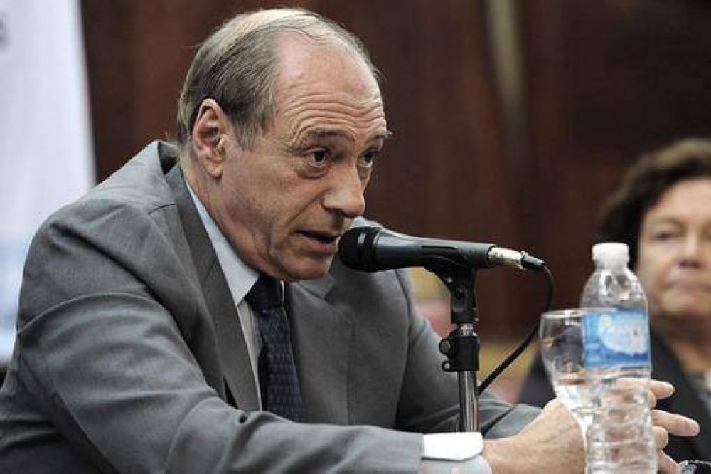 �Me entusiasma que se discuta, repensar el Poder Judicial es una tarea pol�tica�, resalt� Zaffaroni