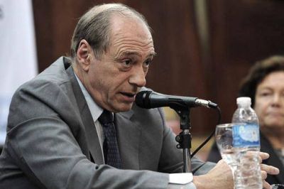 �Me entusiasma que se discuta, repensar el Poder Judicial es una tarea pol�tica�, resalt� Zaffaroni