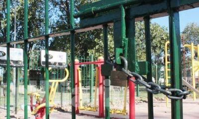 Un gimnasio para los vecinos que permanece cerrado con candado