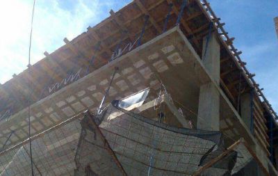 Muri� obrero que cay� del tercer piso de obra en Carlos Paz
