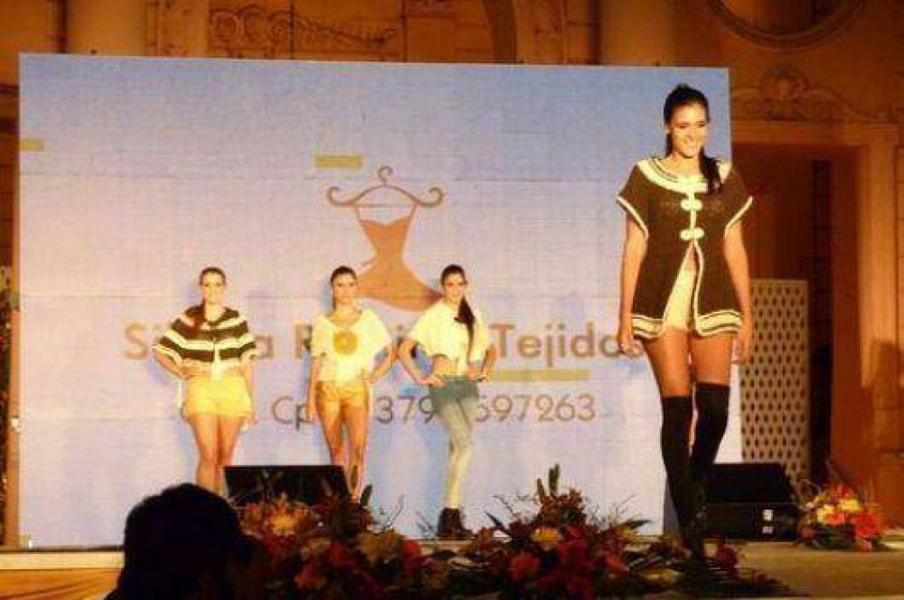 Moda y espect�culo en las escalinatas de Casa de Gobierno