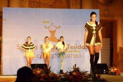 Moda y espect�culo en las escalinatas de Casa de Gobierno