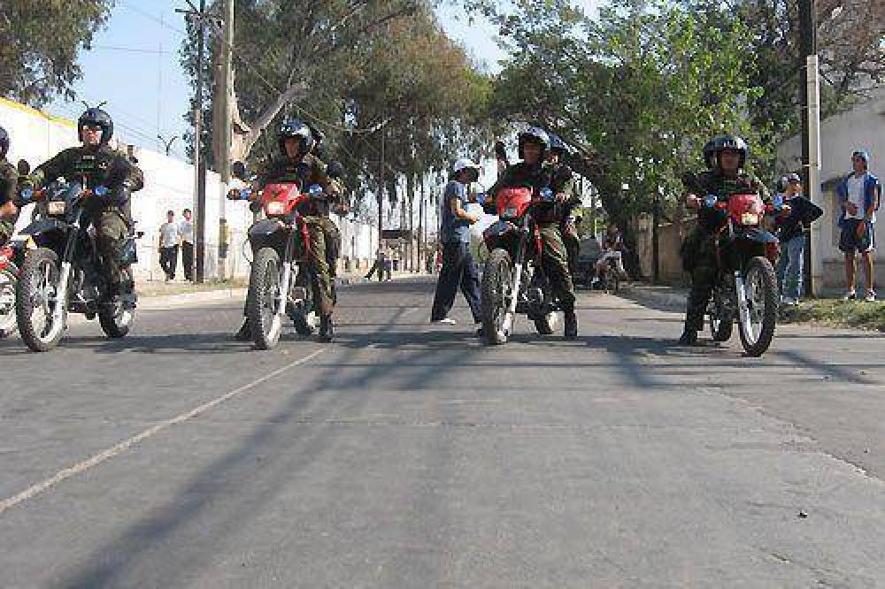 Polic�as se capacitan en conducci�n de Motocicletas de Alta Cilindrada