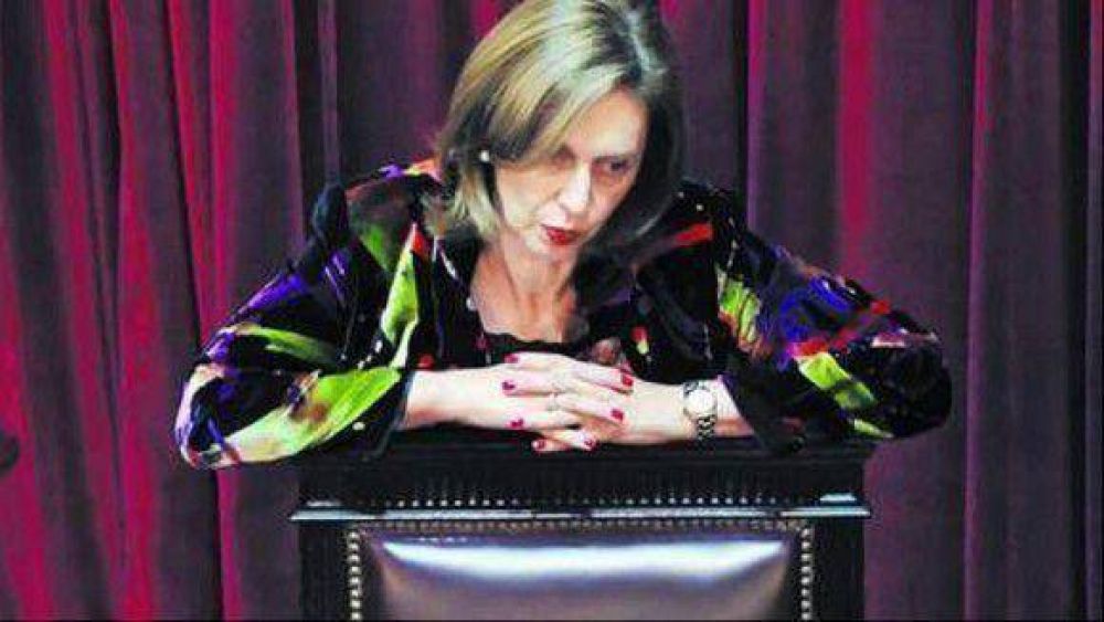 Por una estrategia del oficialismo, Beatriz Rojk�s no viajar�a a Holanda
