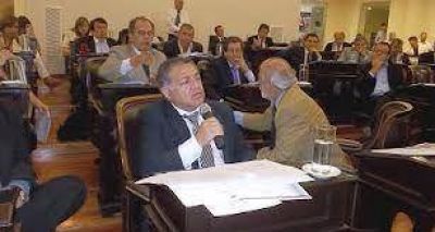 �Cacho Luna tiene que irse, ser m�s honesto y sentarse desde el lugar que tiene que estar�