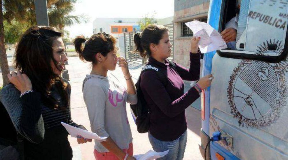 Desconfiados, los chicos preparan su debut electoral