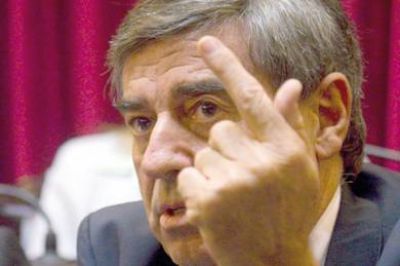 Risso carg� contra los que asesoran al gobernador que �lo ponen al borde del rid�culo�