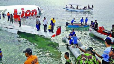 Milagro en Bali: un avi�n cay� al mar y todos los pasajeros sobrevivieron