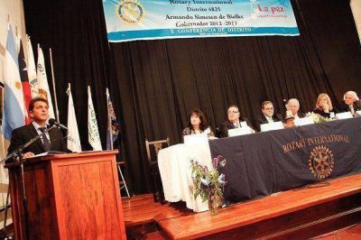 Massa junto al Rotary Internacional en su V Conferencia de Distrito