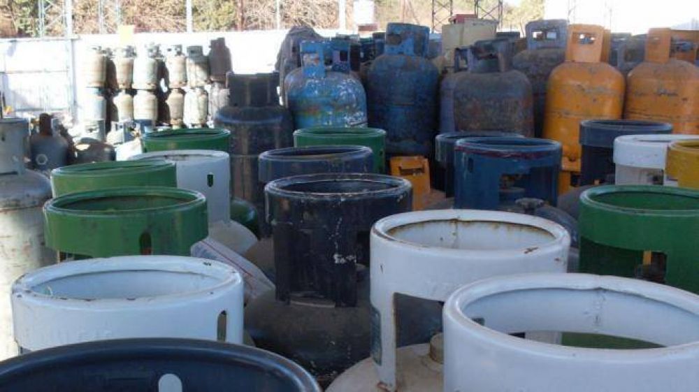 Por un envase de gas hay que gastar $ 350