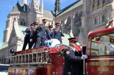 Bomberos y la comunidad lujanense dieron el �ltimo adi�s a Ren� Goenaga