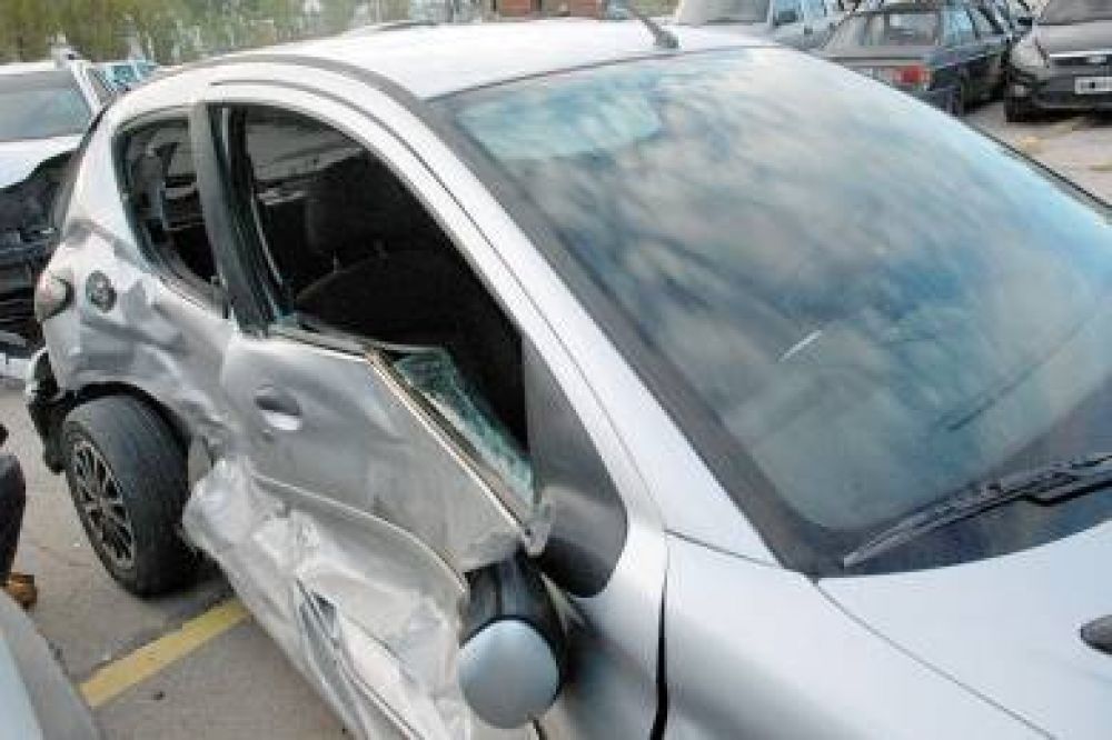 Violento choque con dos heridos en Km. 3