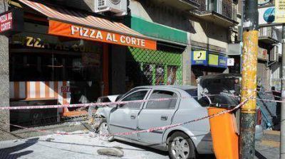 Choque en Balvanera: un auto se incrust� en una pizzer�a