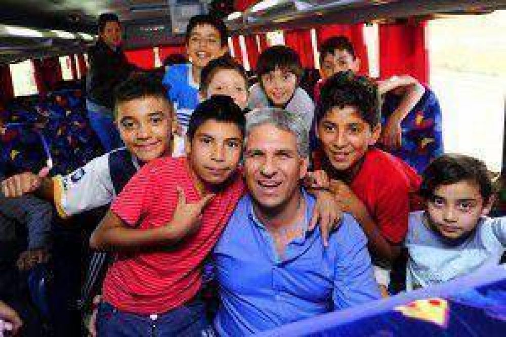 El Gobernador lleg� a ver el partido con los chicos de la EFI