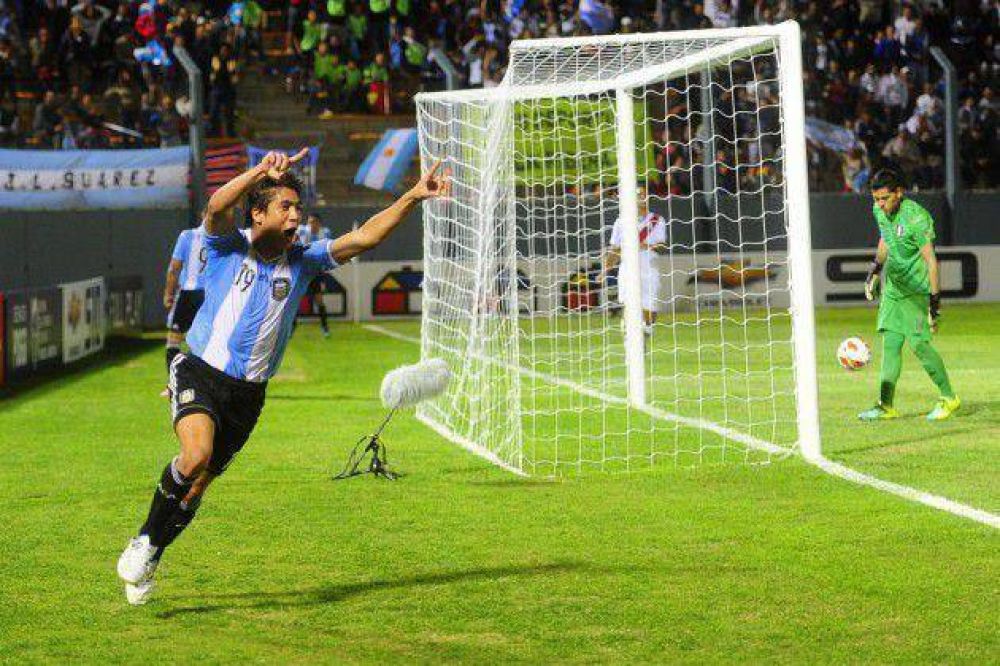 Argentina le gan� 2 a 0 a Per�