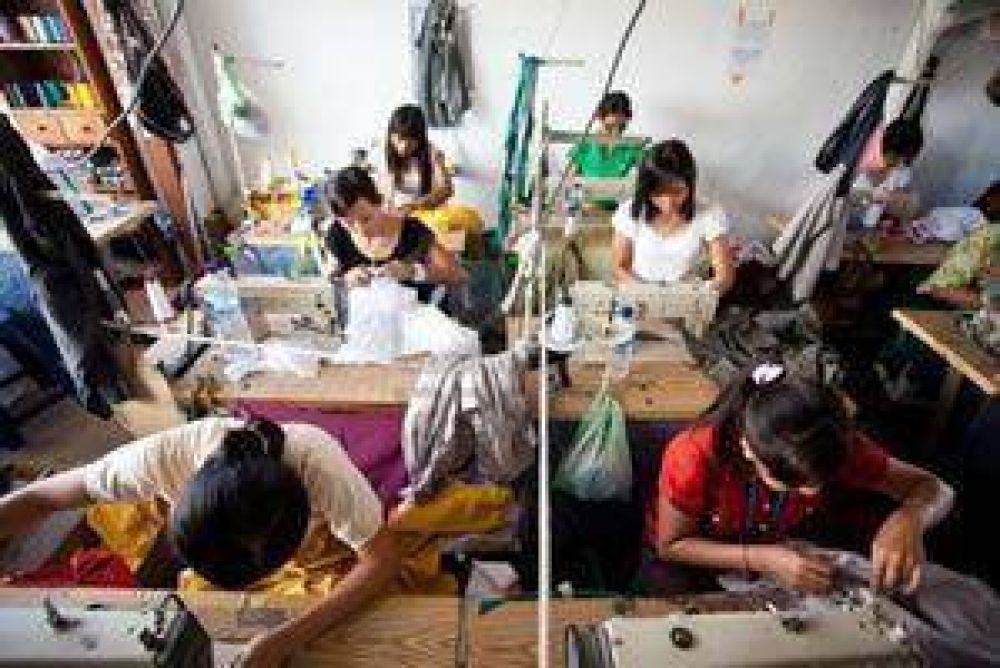 Gobierno y c�maras acordaron lanzar l�nea de ropa con precios populares