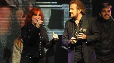 Ascasubi cant� con Los Pimpinela
